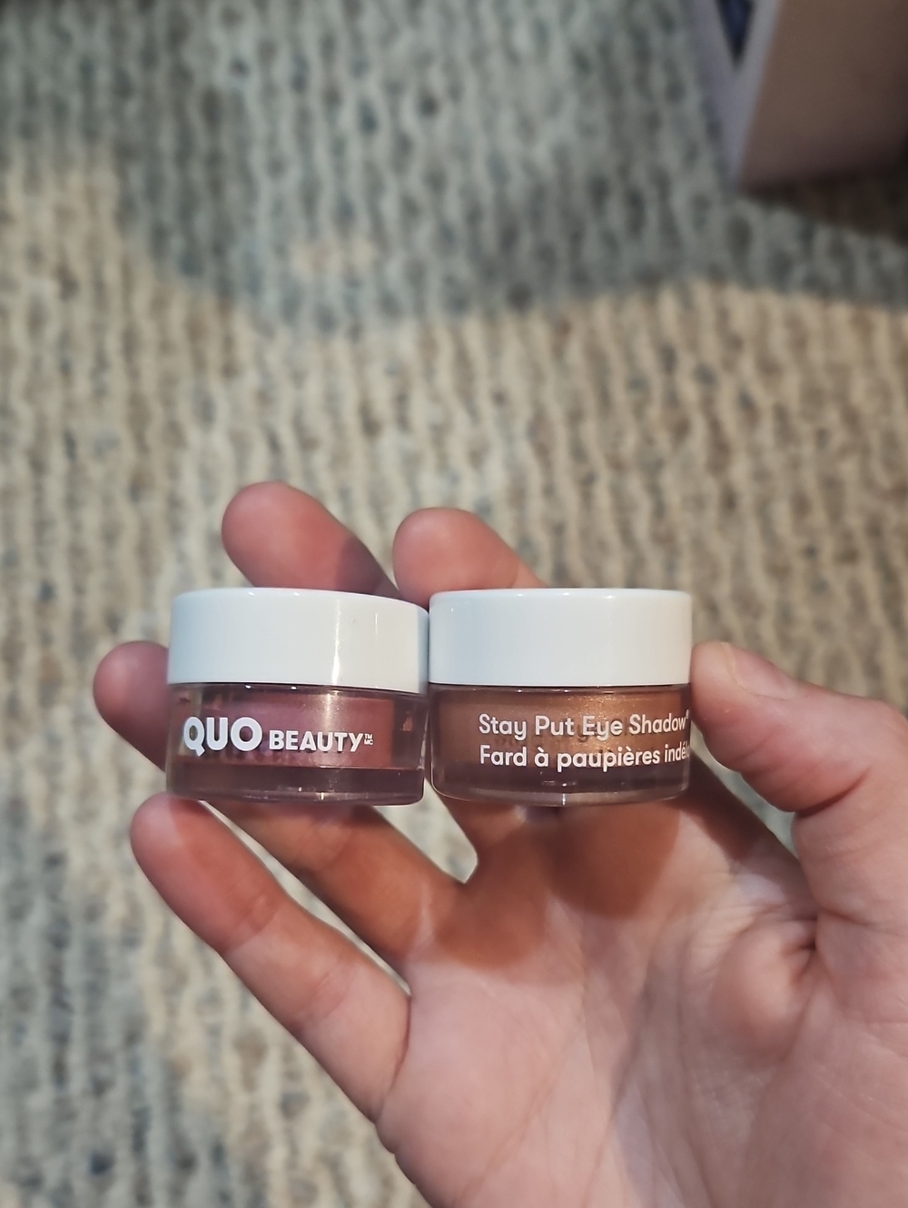 2 QUO Beauty Stay Put Eyeshadow